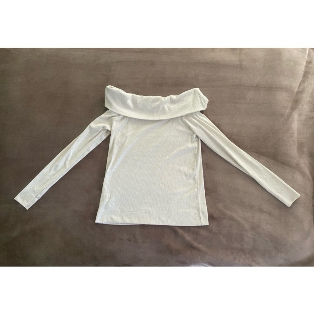 (NWOT) Off-shoulder Top